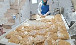 Afyonkarahisar'da ramazanın vazgeçilmezi "haşhaşlı tahinli pide" sahur sofralarında yerini aldı