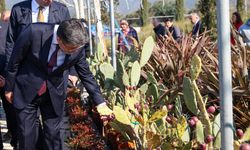 Bakan Yumaklı, İzmir'de çiçek üreticilerini ziyaret etti: