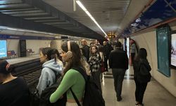 İzmir Metrosu seferlerinde gecikme yaşandı