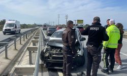 Kuşadası'nda otomobilin bariyerlere çarpması sonucu 5 kişi yaralandı