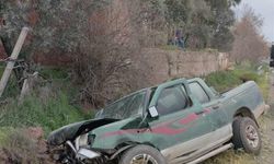 Manisa'da şarampole devrilen kamyonetin sürücüsü öldü