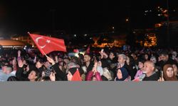Mustafa Ceceli Kemalpaşa'da konser verdi