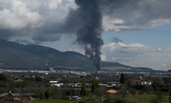 GÜNCELLEME - İzmir'de kimyasal malzemelerin bulunduğu depoda yangın çıktı