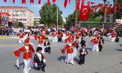 Aydın'da 23 Nisan Ulusal Egemenlik ve Çocuk Bayramı törenlerle kutlandı