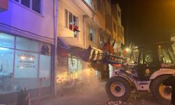 GÜNCELLEME - Denizli Tavas'ta CHP binasında balkonun çökmesi sonucu 1 kişi öldü, 17 kişi yaralandı