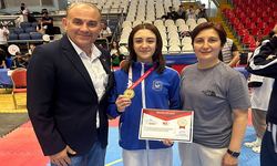 Yunusemre Belediyespor taekwondocusu altın madalya aldı