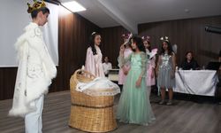 Alaşehir'deki tiyatro şenliğinde öğrenciler sahne aldı