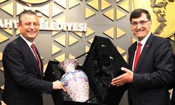 CHP Genel Başkanı Özel, Kütahya Belediyesini ziyaret etti
