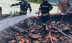 Ortaca'da yangın çıkan binanın çatı katında hasar oluştu