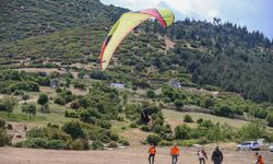 Türkiye Yamaç Paraşütü Ege Bölgesi Hedef Yarışması Uşak'ta başladı