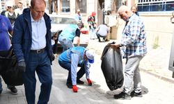 Muradiye'de 2 ton çöp toplandı