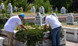 Mezarlık ziyaretleri için temizlikler tamamlandı