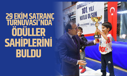 29 Ekim satranç Turnuvası’nda ödüller sahiplerini buldu