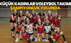 Küçük kadınlar voleybol takımı şampiyonluk yolunda