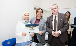 Okuma yazma kursunu tamamlayanlar belgelerini Başkan Balaban’dan aldı
