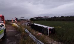 Akhisar’da Yolcu Otobüsü Şarampole Yuvarlandı: 10 Yaralı