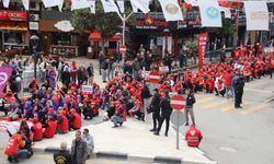 Manisa'da 1 Mayıs kutlamalarında inşaat işçilerine dayanışma selamı