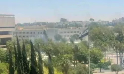 İsrail Şam Savunma Bakanlığı'na saldırdı!