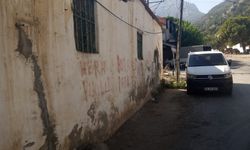 Manisa’da tehlike saçan duvar: Her an yıkılabilir!
