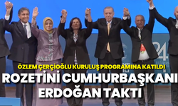 Özlem Çerçioğlu kuruluş programına katıldı: Rozetini Cumhurbaşkanı Erdoğan taktı