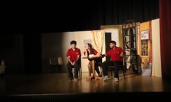 Turgutlu Belediyesi Yetişkin Tiyatro Ekibi ‘Yarınlara Geç Kalmadan’ ile Yeniden Sahnedeydi