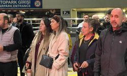 Gülşah Durbay’ın vefat haberini alan Manisalılar şehir hastanesi önünde toplandı