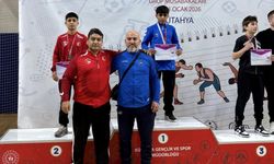 Yunusemre Belediyesporlu Güreşçiler Kütahya'dan Üç Madalya İle Döndü