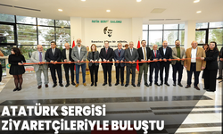 Atatürk Sergisi Ziyaretçileriyle Buluştu