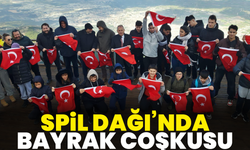 Spil Dağı ’nda bayrak coşkusu: İstiklal Marşı Spil Dağı zirvede yankılandı