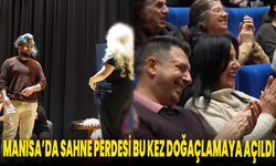 Manisa'da sahne perdesi bu kez doğaçlamaya açıldı