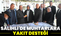 Salihli’de muhtarlara yakıt desteği: Kartlar teslim edildi