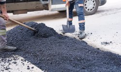 Salihli’de Yol Seferberliği Başladı: Bozulan Yollar Onarılıyor