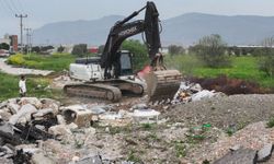 Vatandaş Bildirdi, Kaçak Moloz Dökülen Alan Temizlendi