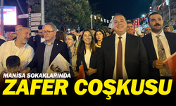 Manisa sokaklarında Zafer coşkusu