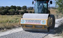 Manisa Büyükşehir Köprübaşı’nda İki Mahallenin Yollarını Yeniledi