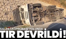 Salihli-Köprübaşı yolunda tır devrildi!
