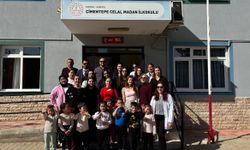 Manisa'da Üniversiteli Gençler Minik Kalplere Dokundu