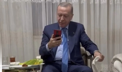 Cumhurbaşkanı Erdoğan, evlerini teslim alan depremzede ailenin Manisa'daki kızıyla görüştü