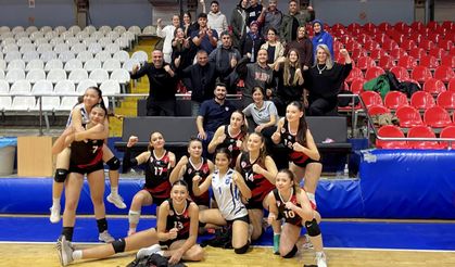 Yunusemre'nin Genç Sultanları Liderliğini Devam Ettirdi: 3-2