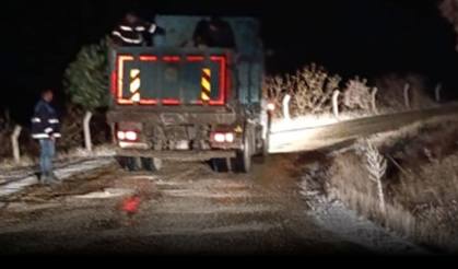 Manisa’da etkili olan kar yağışına karşı ekipler sahada