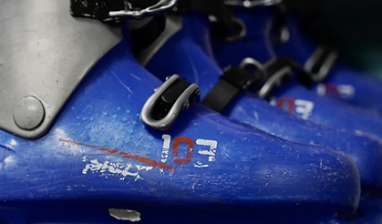 Besim Dutlulu, çocuklara karne hediyesi kapsamında düzenlenen buz pisti etkinliği