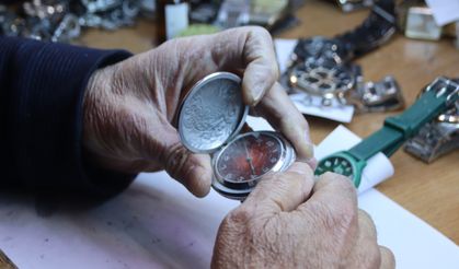 Zaman değişti, saatler kaldı: Manisa’da bir ustanın sessiz mücadelesi