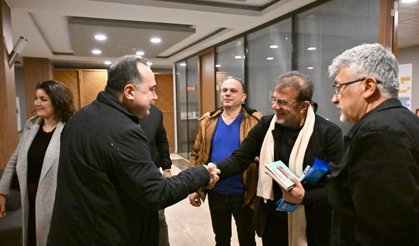 Nebil Özgentürk, Niobe Edebiyat/Sanat Söyleşileri’nde Manisalılarla Buluştu