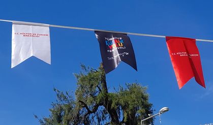 Manisa Sokakları ‘Kültür Yolu Festivali’ Bayraklarıyla Donatıldı