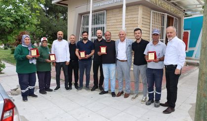 Muhtar Aydın’dan temizlik personeline anlamlı teşekkür