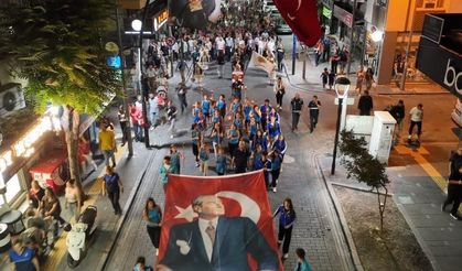 Akhisar’da Kurtuluş Coşkusu Sokaklara Taştı