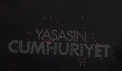 Manisa’da drone gösterisi geceyi aydınlattı