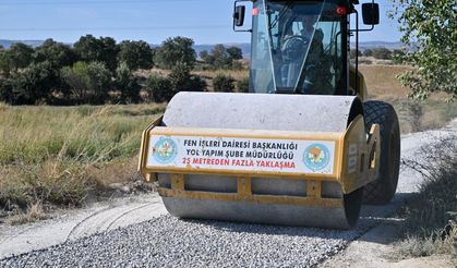 Manisa Büyükşehir Köprübaşı’nda İki Mahallenin Yollarını Yeniledi