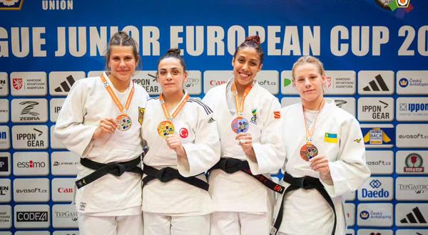 Sümeyye Kaya Çekya'da Avrupa Kupası Şampiyonu oldu