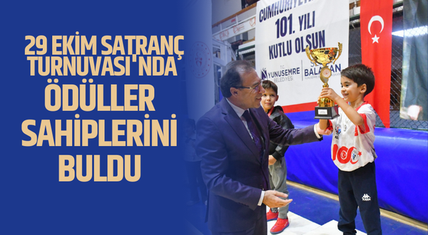 29 Ekim satranç Turnuvası’nda ödüller sahiplerini buldu